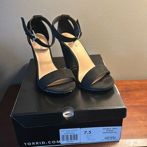 Brand New Black 4inch heels with ankle strap and open toe. Size 7.5 Never worn.